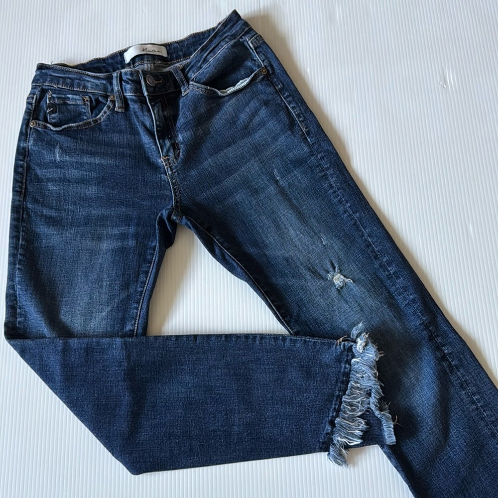 KanCan Estilo Dark Wash Jeans.  Women’s size 27 - 7